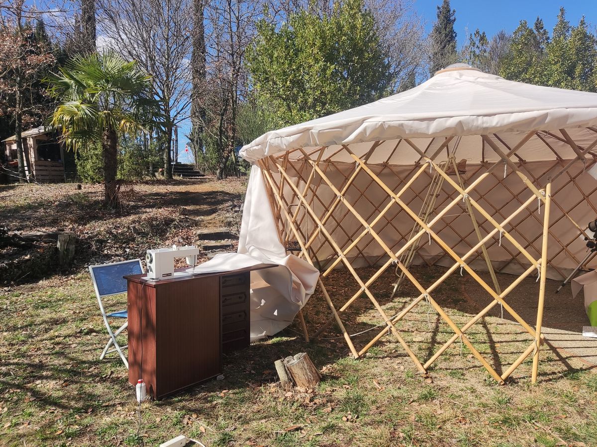 Confección de la lona de la FlexYurt con máquina de coser